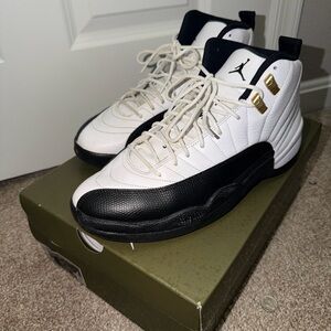 Mens Jordan 12’s “taxi”